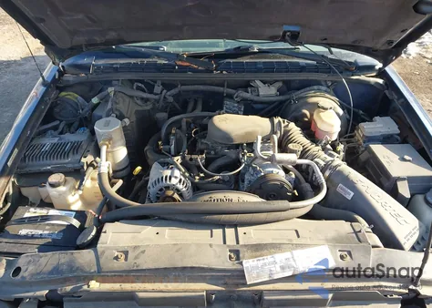 2000 Chevrolet S-10 Ls from USA, damaged, VIN 1GCDT14W7Y8217068